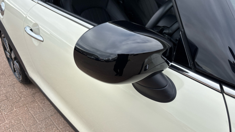 MINI Hatchback 2.0 Cooper S Exclusive 3dr Auto Petrol Hatchback